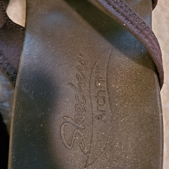 Skechers Women's ArchFit Size 10. Black and  straps. NWOT - Picture 3 of 7